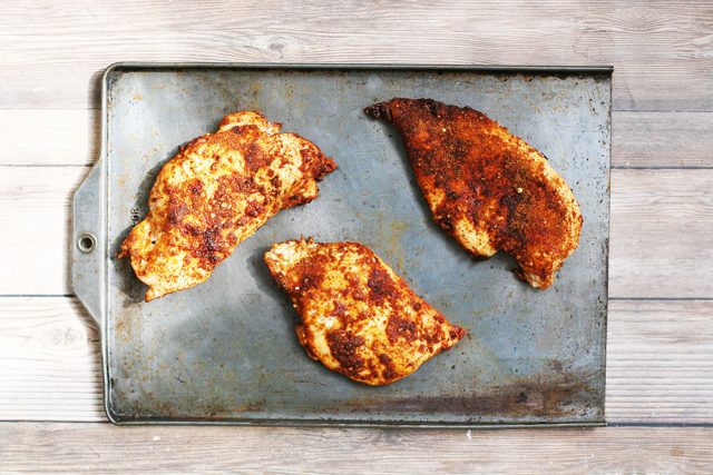 学习如何在烤箱里做法希塔式的鸡肉。点击阅读美味的食谱!