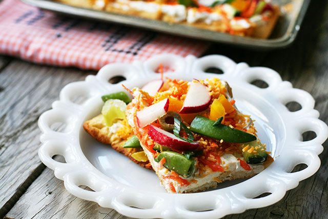 冷蔬菜披萨:可以提前做好的开胃菜。
