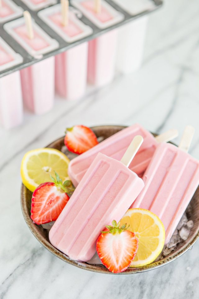 奶油草莓柠檬水冰棒:草莓和柠檬的美味结合!