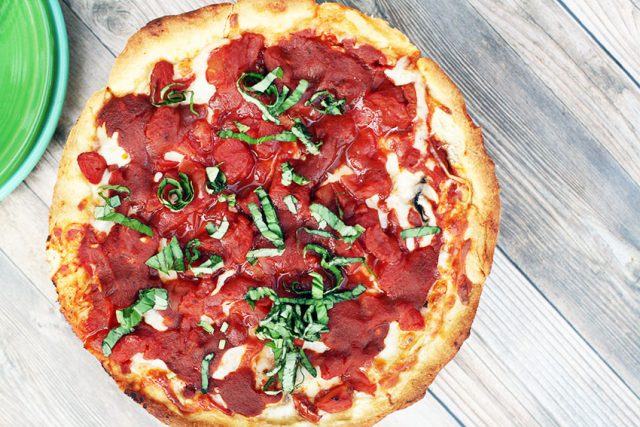 深盘披萨:没有你想的那么难!点击查看食谱。