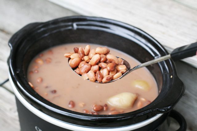 慢炖斑豆:学习如何在家里用慢炖锅制作美味的自制豆。