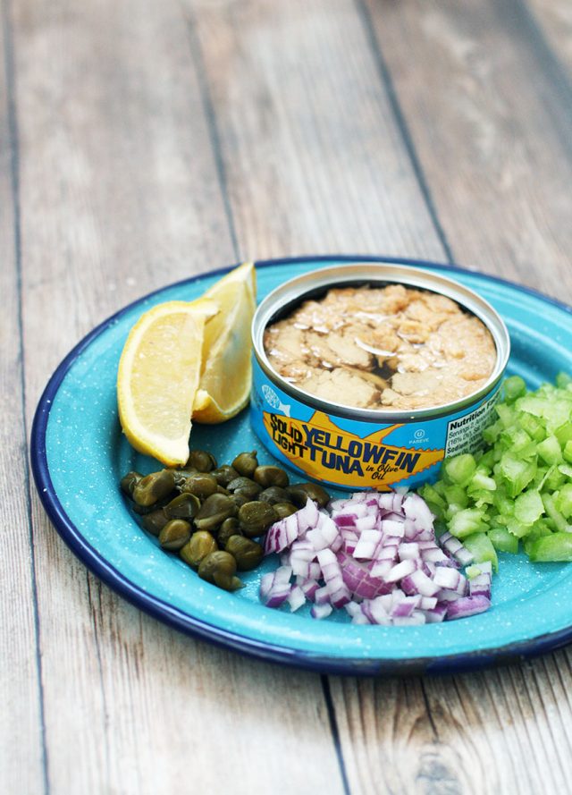 如何做最好的金枪鱼沙拉:这一份有所有美味的混合配料!点击查看食谱。